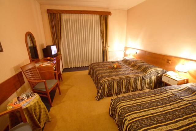 Hotel Dinara Livno Ngoại thất bức ảnh