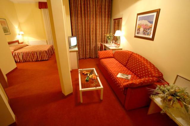 Hotel Dinara Livno Ngoại thất bức ảnh