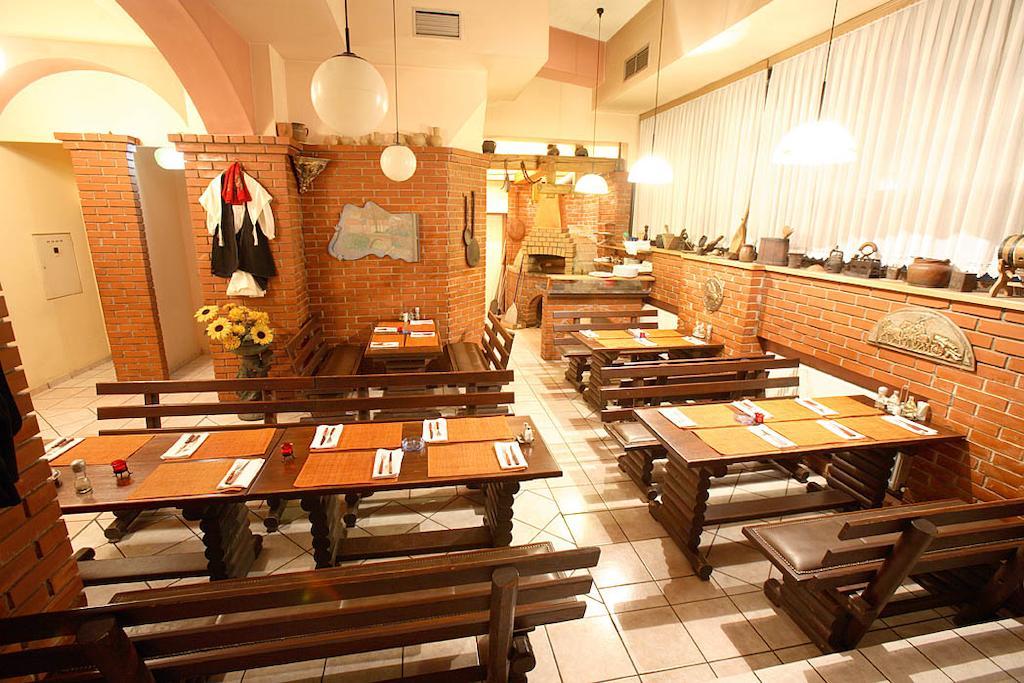 Hotel Dinara Livno Ngoại thất bức ảnh