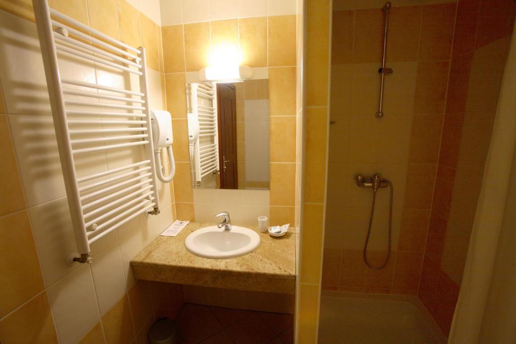 Hotel Dinara Livno Ngoại thất bức ảnh